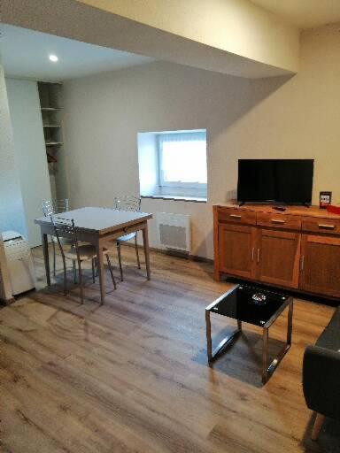 Joyeuse, Superbe Appartement D'Environs 30M2. ภายนอก รูปภาพ